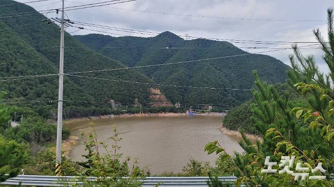 지난 22일 오후 저수율 60%를 회복한 강릉 오봉저수지. 전영래 기자