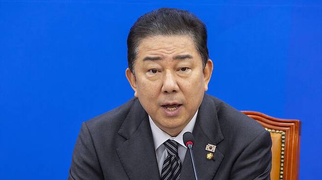 더불어민주당 김병기 원내대표가 23일 국회에서 열린 원내대책회의에서 정기국회 내 쟁점법안 처리 의지를 밝히고 있다. (사진=연합뉴스)