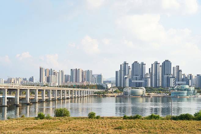 거래량이 줄었는데도 신고가 비중이 늘어났다. 시장 양극화가 그만큼 심화되고 있다는 방증이다. 게티이미지