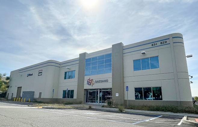 대상은 2022년 미국 캘리포니아주 로스앤젤레스(LA) 인근 시티 오브 인더스트리에 3000평 규모의 김치 공장을 완공했다. 이는 대상의 열 번째 해외 생산 기지이자 국내 식품 업계 최초의 미국 김치 공장이다. 사진은 대상 LA 공장의 전경. 대상그룹 제공