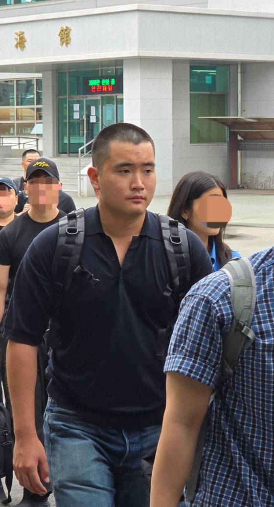 이재용 삼성전자 회장의 장남 이지호 씨가 지난 9월 15일 경남 창원시 진해구 해군사관학교에서 열린 해군 학사장교 사관후보생 입영식 행사장으로 향하고 있다. 사진 제공=삼성전자