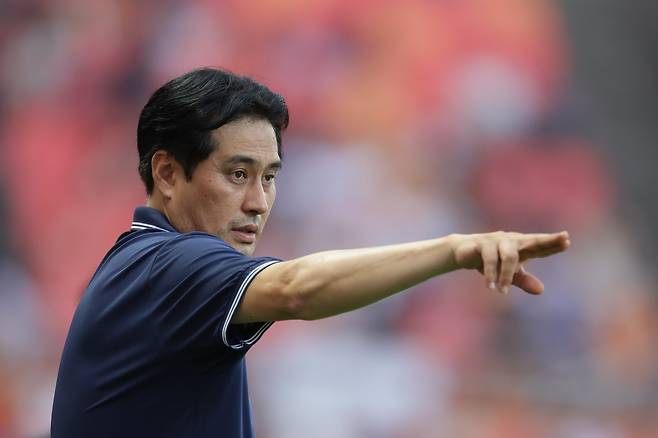 안양 유병훈 감독은 시즌 중반 이후부터 ‘실리주의’ 전략을 택했다. 시즌 초반에는 선수들이 승격 첫 시즌에서 최대한 많이 도전하고, 느끼는 것을 중시했다면, 지금은 승점을 쌓는 데 집중하고 있다. 그 결과, 최근 4경기 연속 무패(3승1무)의 호성적을 거두고 있다. 사진제공｜한국프로축구연맹