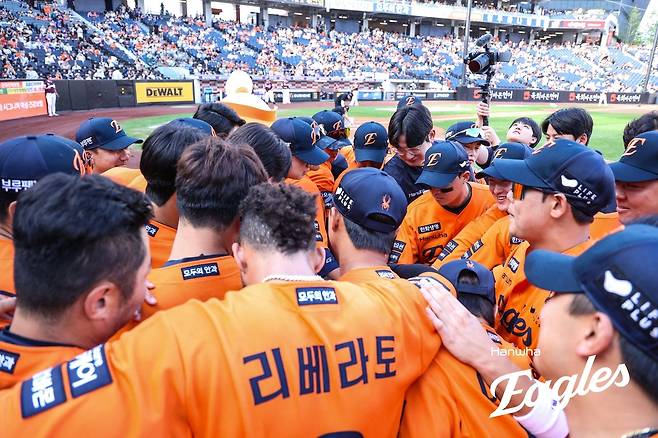 선전을 다짐하는 한화 선수들. 한화 이글스 제공