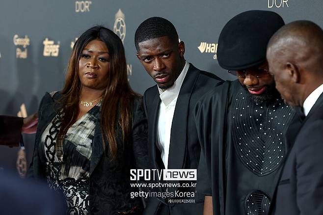 ▲ 뎀벨레는 라민 야말과 2파전이 예상됐는데 2025년 발롱도르 수상을 품에 안으며 세계 최고의 선수가 됐다. 실제 지난 시즌 파리 생제르맹이 유럽 정상을 밟는데 압도적인 활약을 보였기에 발롱도르 수상이 유력했다. 결국 발롱도르를 품에 안으며 도르트문트, 바르셀로나 시절 ‘금쪽이’에서 최고의 선수로 ‘환골탈태’했다.