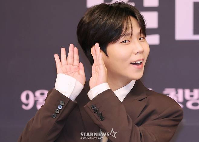 가수 정승환이 23일 오전 서울 양천구 목동 SBS에서 진행된 SBS 예능 '우리들의 발라드' 제작발표회에 참석해 포즈를 취하고 있다.  음악 전문가부터 일반 남녀노소까지 150명의 '탑백귀 대표단'이 대중픽 감별사로 나서 새로운 목소리를 찾는 집단 지성 음악 서바이벌 오디션 '우리들의 발라드'는 오늘(23일) 첫 방송된다. /2025.09.2 /사진=이동훈 photoguy@