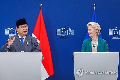 7월 공동회견한 인도네시아와 EU 정상 [EPA 연합뉴스 자료사진. 재판매 및 DB 금지]