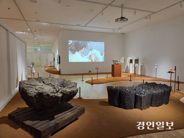 경기도자미술관 ‘호모 세라미쿠스’전 전경. 2025.9.22 /이시은기자see@kyeongin.com