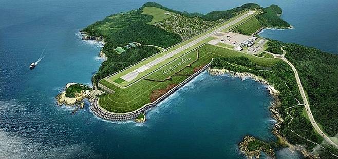 신안 흑산공항을 건설하기 위한 환경영향평가가 마무리되고 실시설계도 막바지에 이르러 총사업비 증액만 확정되면 착공할 것으로 보인다. 전남도는 연내 착공을 목표로 추진 중이다. 사진은 흑산공항 조감도.