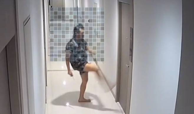 태국 방콕에 거주하는 한 사람이 이웃으로부터 지속적으로 살해 협박을 당했다며 소셜미디어에 관련 영상을 공개하고 도움을 요청했다고 방콕포스트가 23일(현지시간) 보도했다.<방콕포스트>