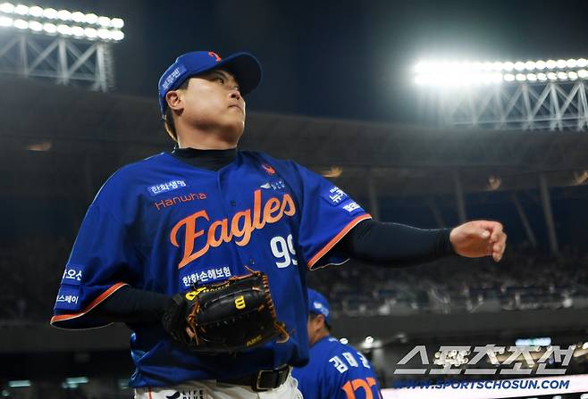 1일 광주 기아챔피언스필드에서 열린 KIA 타이거즈와 한화 이글스의 경기. 한화 류현진이 몸을 풀고 있다. 광주=박재만 기자 pjm@sportschosun.com/2025.08.01/