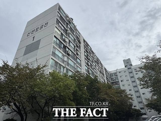 궁전의 경우 오는 30일 조합 창립총회를 연다. 총회에서는 조합 임원(조합장, 감사, 이사) 선출의 건과 정비계획 변경의 건 등 12개 안건이 상정된다. /황준익 기자