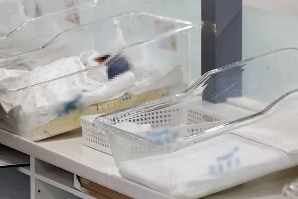 서울 시내의 한 산후조리원 신생아실 모습. photo 뉴시스