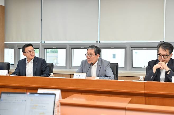 박선규 한국건설기술연구원 원장은 24일 경기 일산 건설연 본원에서 열린 언론간담회에서 "국민이 체감할 수 있는 재난·재해 연구에 집중하겠다"고 밝혔다./한국건설기술연구원