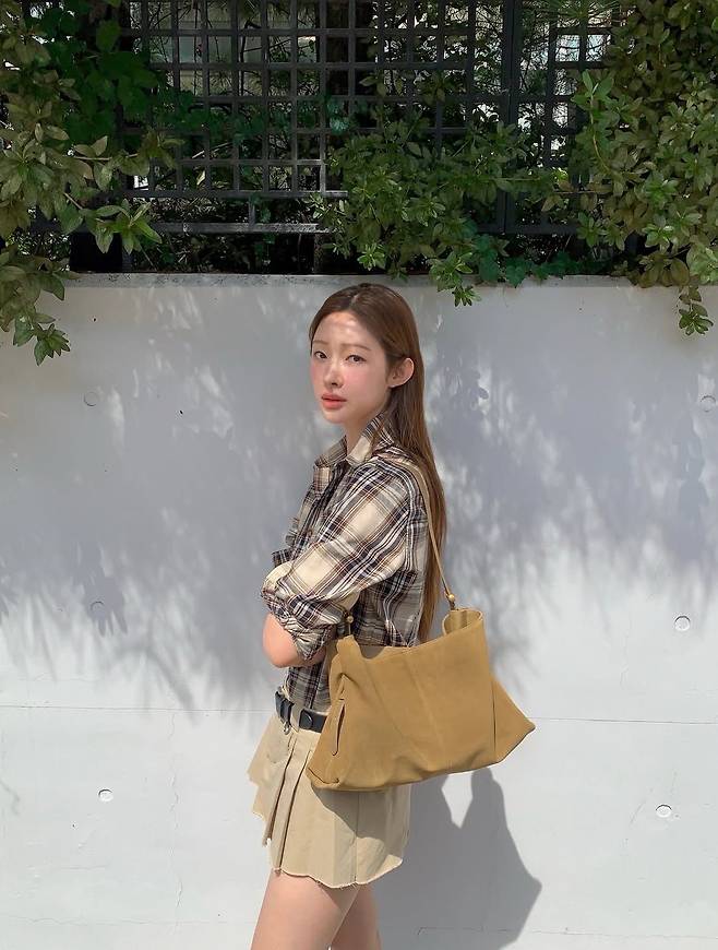 인스타그램 @ch_amii 클래식한 가을 룩을 완성한 차정원