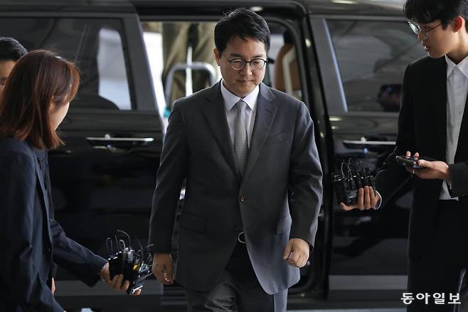 심우정 전 검찰총장이 21일 오전 서울 서초구 서울고검에 마련된 내란 특검(특별검사 조은석) 사무실에 피고발인 신분으로 조사를 받기 위해 출석하고 있다. 박형기 기자 oneshot@donga.com