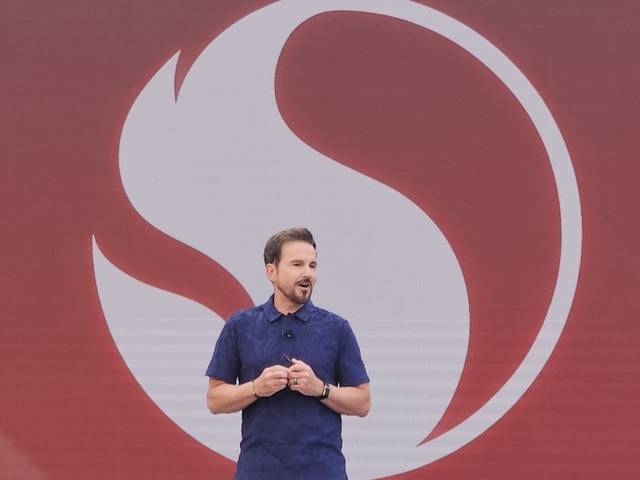 돈 맥과이어 퀄컴 최고마케팅책임자(CMO)가 23일(현지시간) 미국 하와이 마우이에서 열린 퀄컴 연례행사 '스냅드래곤 서밋 2025' 킥오프 행사에서 발표하고 있다. 김나인 기자