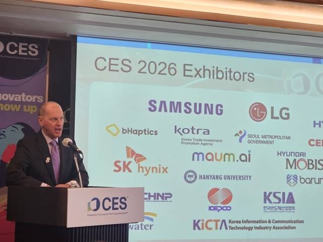 게리 샤피로 CTA CEO겸 부위원장이 24일 서울 조선팰리스에서 개최한 기자간담회에서 발표하고 있다. 연합뉴스