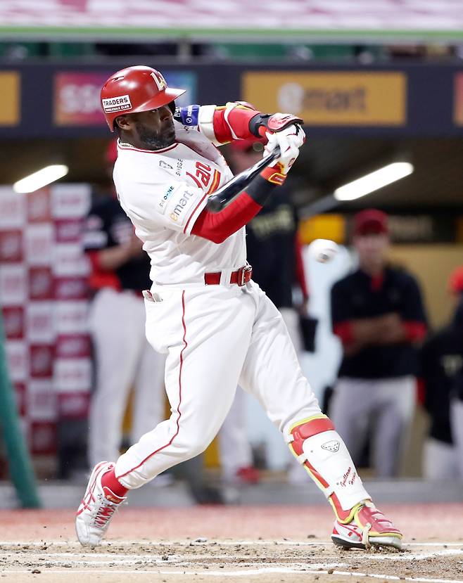 23일 인천 KIA전에서 홈런포를 가동한 에레디아. SSG 제공