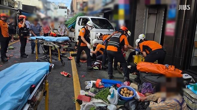 지난달 28일 서귀포매일올레시장에서 발생한 교통사고 현장