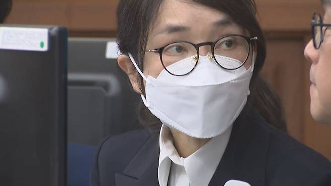 오늘(24일) 오후 서울중앙지방법원에서 열린 첫 재판에 출석한 김건희 여사