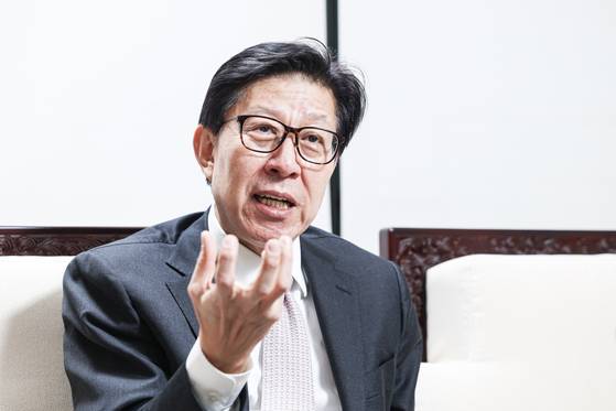 박형준 부산시장이 지난해 서울 강서구 김포공항 귀빈실에서 중앙일보와 인터뷰하고 있다. 김경록 기자.