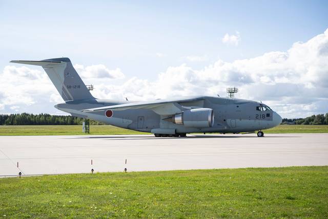 23일 독일 라게 공군기지 전술항공단 73 ‘슈타인호프’ 비행장에 일본 항공자위대 수송기가 계류해 있다. AP 연합뉴스