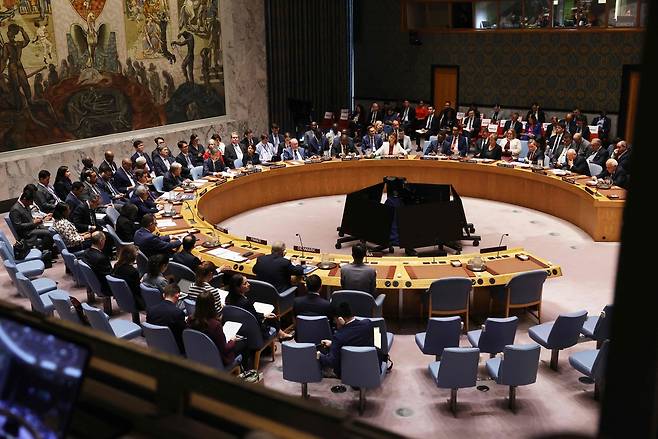 23일(현지시간) 제80차 유엔 총회 기간 중 열린 유엔 안전보장이사회 회의에서 주요 인사들이 참석해 중동 정세와 팔레스타인 국가 승인 문제를 논의하고 있다. [AFP]