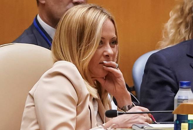 조르자 멜로니 이탈리아 총리가 23일(현지시간) 뉴욕에서 열린 제80차 유엔총회에서 트럼프 미국 대통령의 연설을 듣고 있다.[로이터]