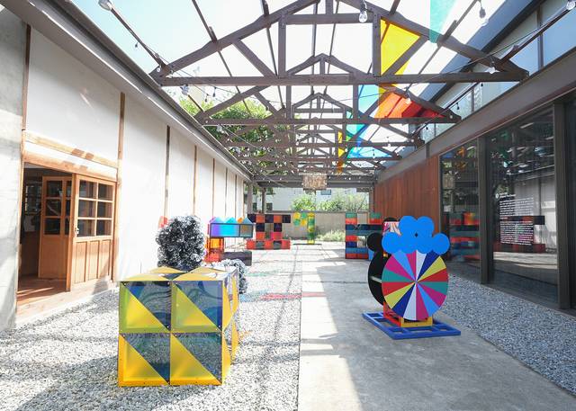 빠키 ‘보이지 않는 말의 구조 : 형체 너머의 흐름’