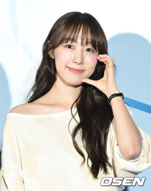 [OSEN=조은정 기자] 9일 서울 동대문 디자인플라자(DDP)에서 ‘2024 S/S 서울패션위크’ 포토월 행사가 열렸다.우주소녀 수빈이 포즈를 취하고 있다. 2023.09.09 /cej@osen.co.kr