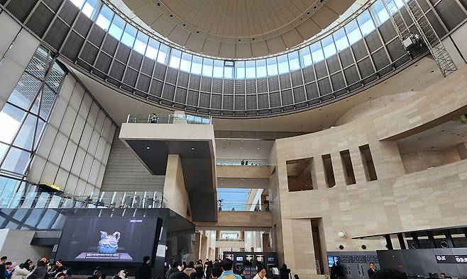 국립중앙박물관의 전시실로 통하는 관문 역할을 하는 으뜸홀.