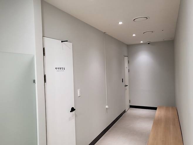 ‘화장실이 있는 약국은 처음이었다’는 반응도 나왔다.