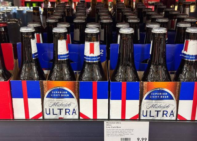 미국 맥주 ‘미켈롭 울트라’가 멕시코 맥주 ‘모델로 에스페시알’을 제치고 판매량 기준 1위를 차지했다. 연합뉴스
