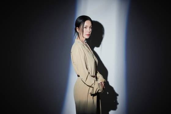 배우 겸 가수 엄정화 /사진제공=에일리언컴퍼니