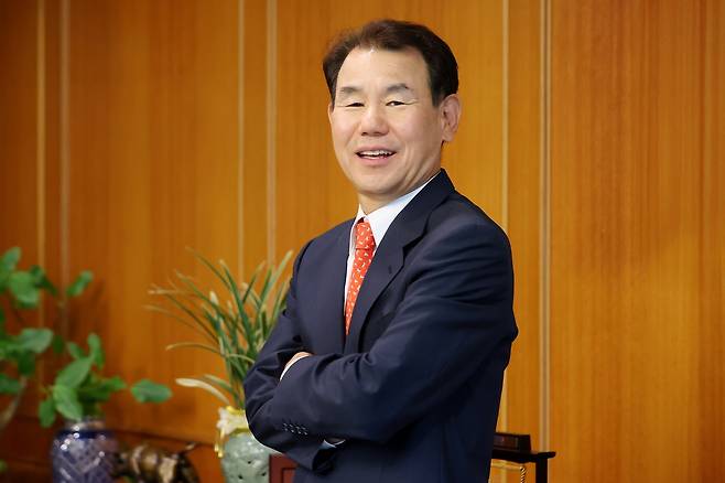 인터뷰하는 한국거래소 정은보 이사장 (서울=연합뉴스) 진연수 기자 = 22일 정은보 한국거래소(KRX) 이사장이 서울 여의도 한국거래소에서 연합뉴스와 인터뷰를 하고 있다. 2025.9.23
jin90@yna.co.kr