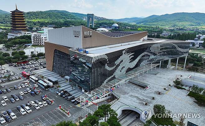 APEC 앞둔 '정상회의장' 화백컨벤션센터 (경주=연합뉴스) 윤관식 기자 = 21일 2025경주 APEC 정상회의장으로 쓰이는 경북 경주시 화백컨벤션센터(HICO) 전경. 2025.8.21 psik@yna.co.kr