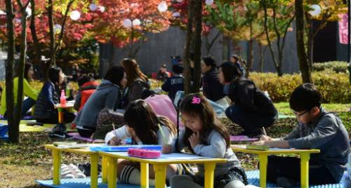 ◇국민화가 박수근 화백을 기리는 ‘제12회 전국사생대회’가 27일 양구군 박수근미술관 내 박수근 공원에서 열린다. 강원일보DB