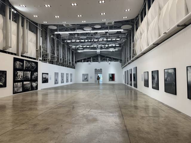 부산국제사진제 주제전 ‘혼 불, 심연의 빛' 전시 전경. 김은영 기자 key66@