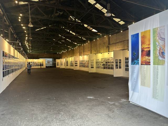국제사진공모전 '혼이 있는 바다' 전시 전경. 김은영 기자 key66@