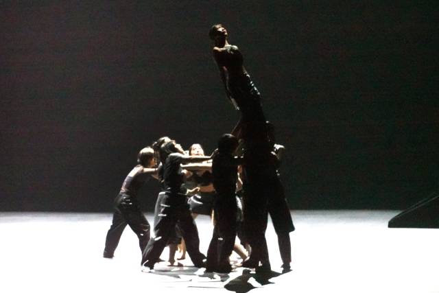 류장현과 친구들의 무용 ‘그래비티’ 갈라 쇼 중에서. 박희진 사진가 제공