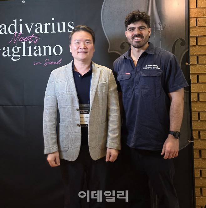 지난 24일 국내 블록체인 행사장을 방문한 잭 딥 피어 투 COO와 홍동표 노웨어브릿지 대표.(사진=노웨어브릿지)