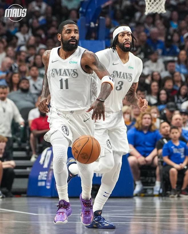 (왼쪽부터) 카이리 어빙, 앤서니 데이비스