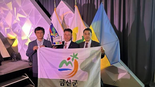 사진 가운데가 허창덕 금산군 부군수(사진=금산군 제공)