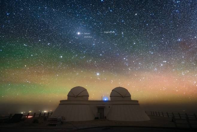 지난 21일 토성(Saturn)dl 게겐샤인(gegenschein)이라 불리는 타원형 빛 속에서 밝게 빛났다./Jin Wang