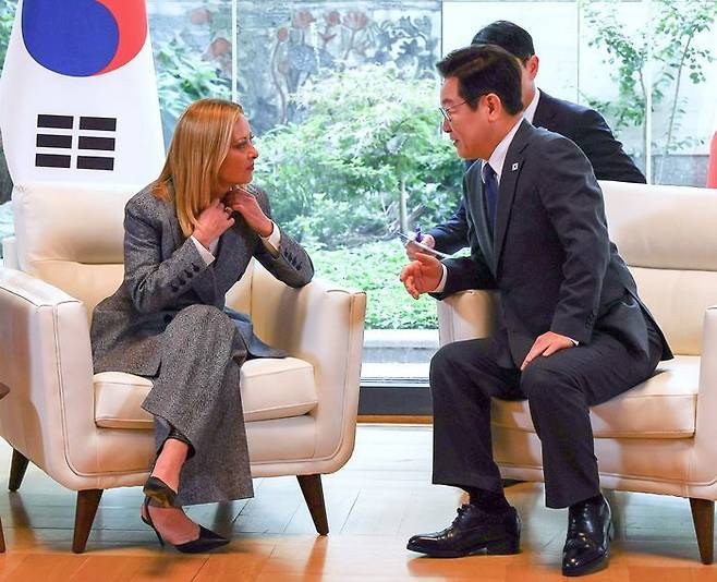 이재명 대통령과 조르자 멜로니 이탈리아 총리가 24일(현지시간) 미국 뉴욕 주유엔대한민국대표부에서 정상회담을 하고 있다. ⓒ연합뉴스