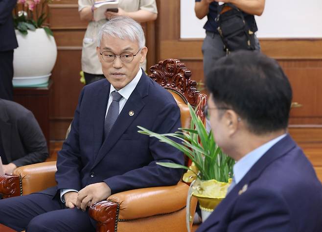 천대엽 법원행정처장이 24일 오전 서울 여의도 국회에서 우원식 국회의장을 예방해 발언을 하고 있다. 2025.09.24 서울=뉴시스