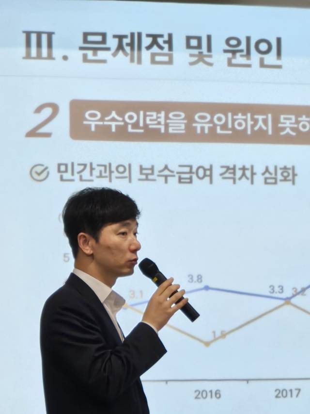 온정성 과기정통부 연구기관혁신지원팀장이 25일 대전 화학연에서 'POST-PBS 어떻게 준비할 것인가' 주제의 토론회에서 발표하고 있다. 사진=이준기기자.