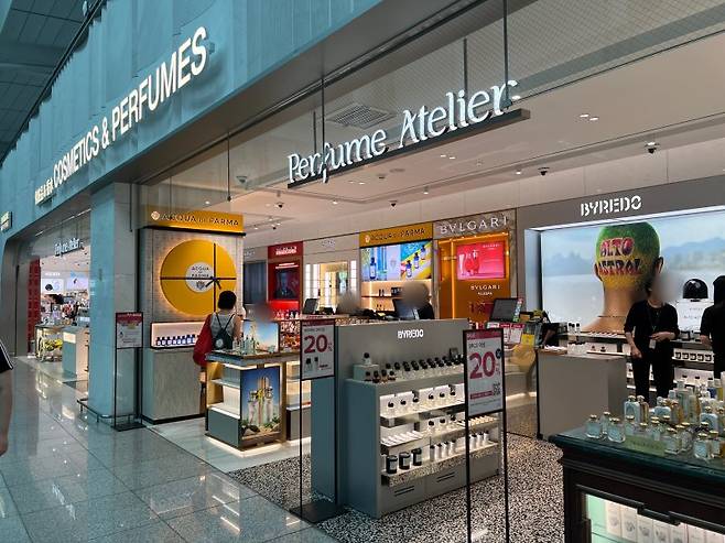 인천국제공항에 입점한 신세계면세점의 향수 전용 공간 '퍼퓸 아틀리에' 사진=김현지 기자