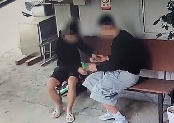 대전대덕경찰서는 25일 장애인을 따라다니며 돈을 훔친 혐의(특수절도)로 10대 2명을 대전가정법원 소년부에 송치했다고 밝혔다. 대전경찰청=연합뉴스