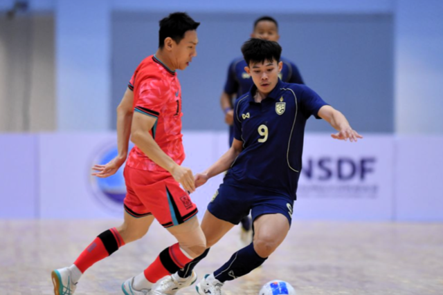 ▲ 한국 풋살 국가대표팀 이한울이 지난 24일(현지 시간) 태국 논타부리에서 열린 태국과 2026 AFC 풋살 아시안컵 예선 B조 최종전에서 드리블을 시도하고 있다. 아시아축구연맹 홈페이지 캡처